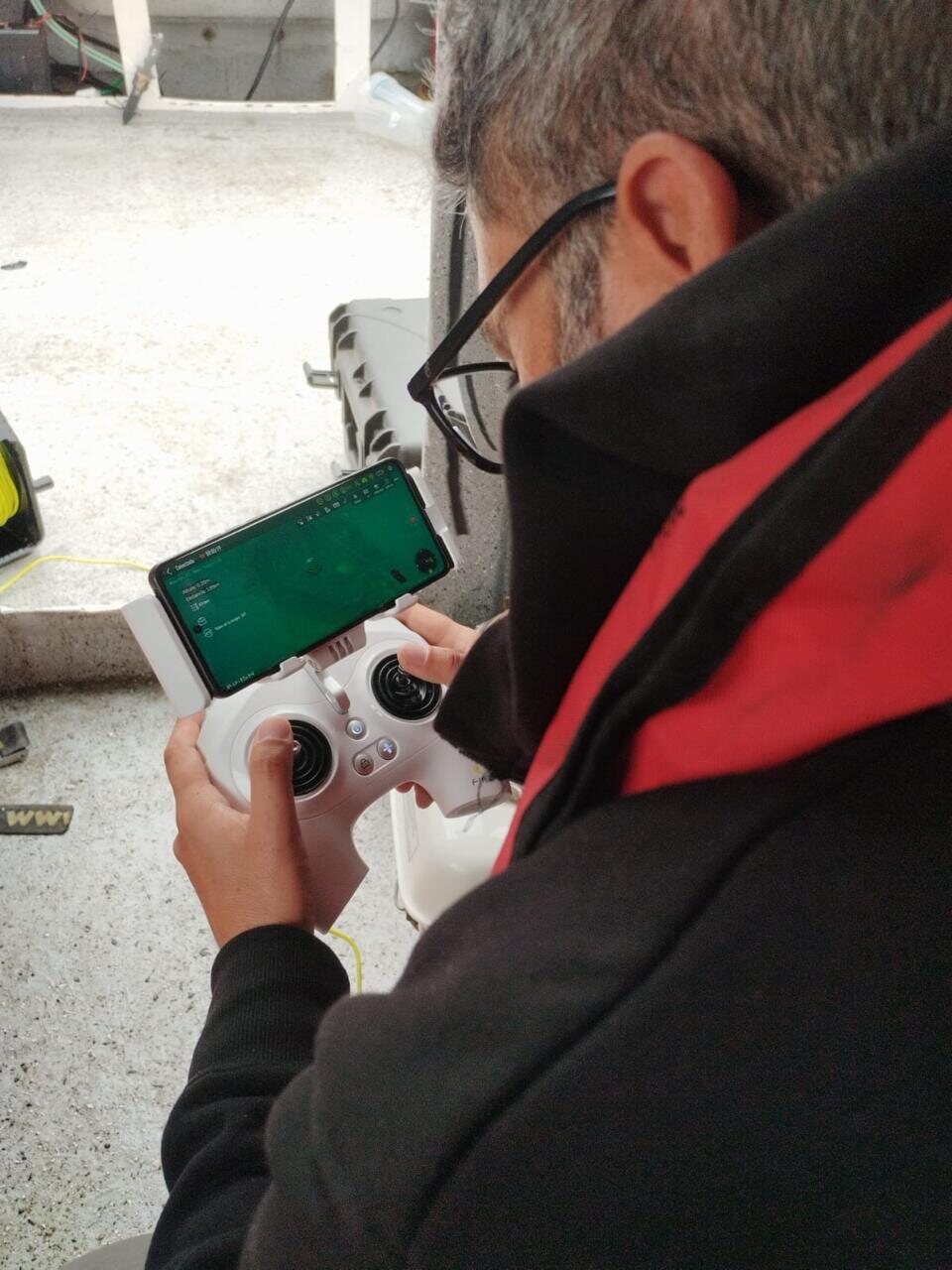 Piloto operando ROV